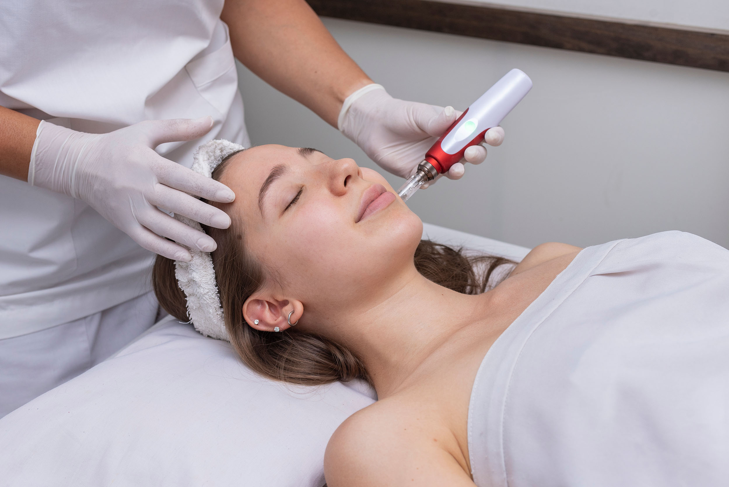 Defining Beauty Wellness & Med Spa in Tampa offers Morpheus8 skin tightening