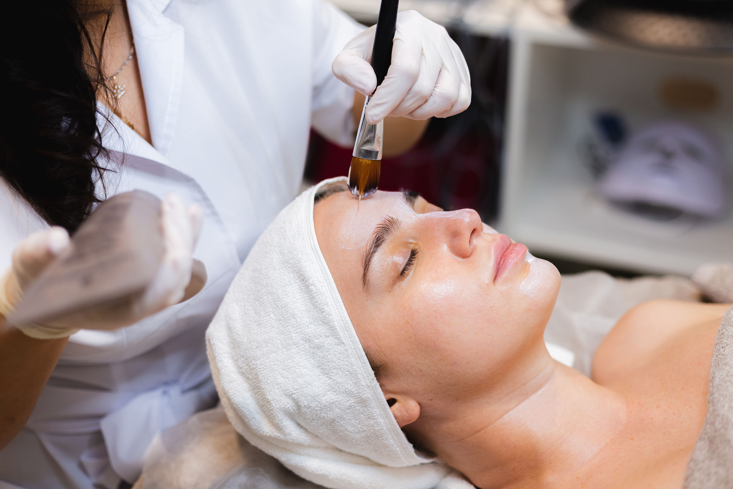 Defining Beauty Wellness & Med Spa in Tampa offers PRX-T33 Non-Peeling Peel